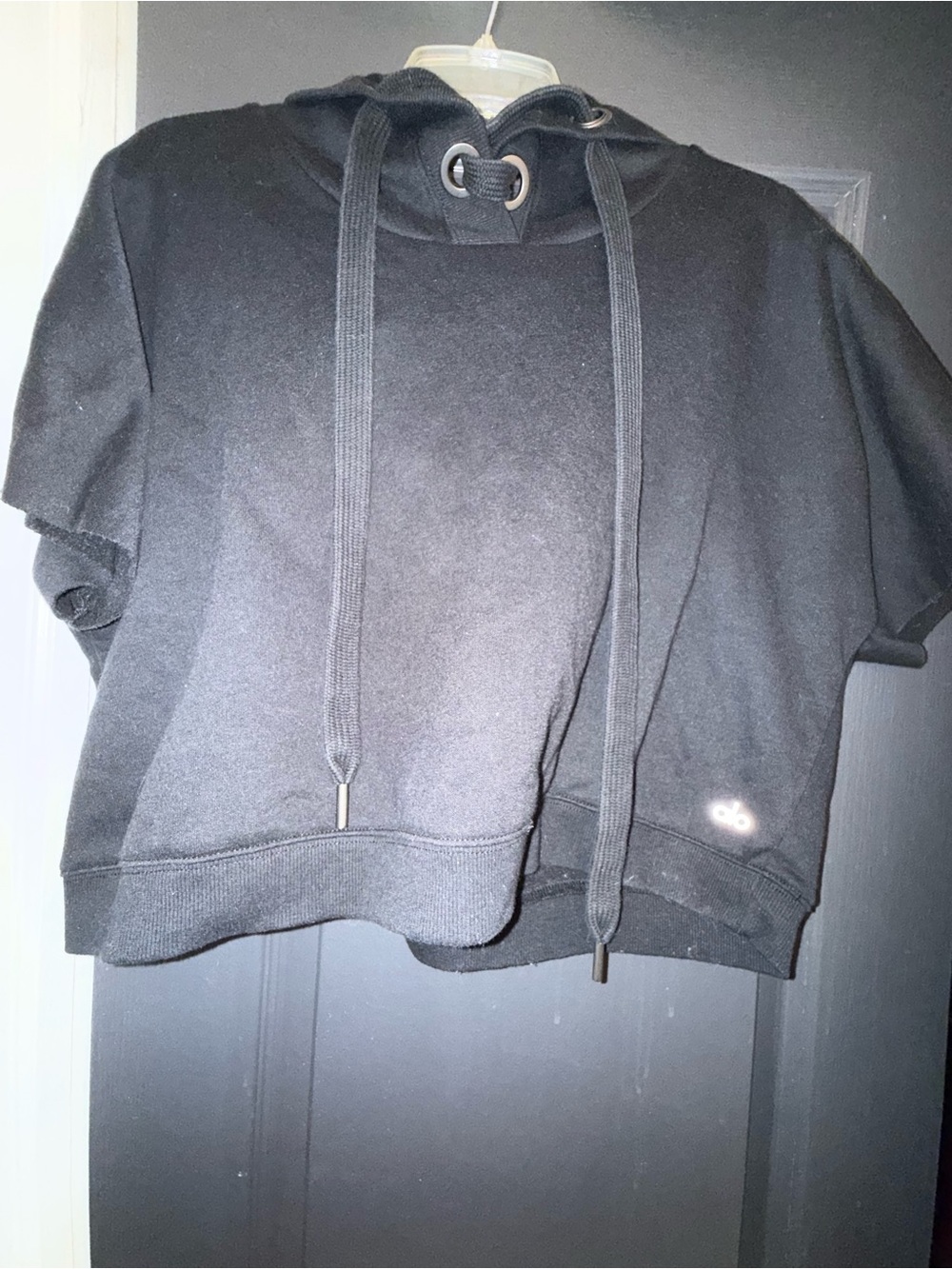 ALO Yoga Black Cropped Short-Sleeve Hoodie Sweater